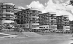 Fachada del Hospital Universitario de Caracas al ser inaugurado.